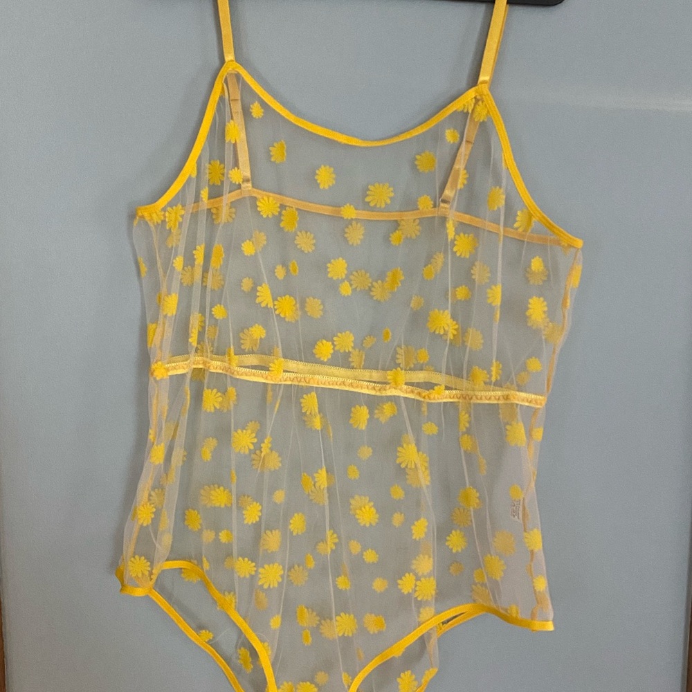 4x Sheer Flower Onesie